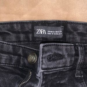 Skinny jegging jeans